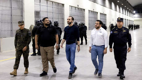 Las 6 claves del polémico régimen de excepción que genera un 'efecto Bukele' en Latinoamérica