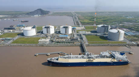 China finiquita el primer contrato transfronterizo de GNL en yuanes