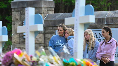 La marcha trans contra la Corte Suprema de EE.UU. sigue adelante pese a la masacre de Nashville