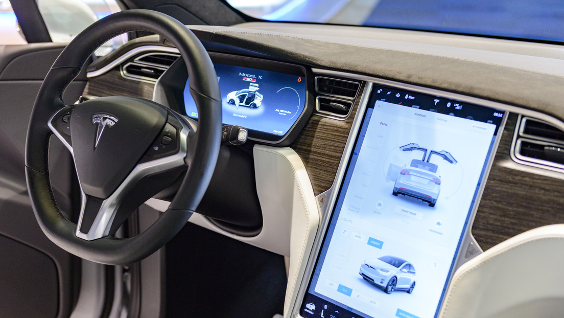 Empleados de Tesla compartían videos confidenciales grabados por los coches de sus clientes