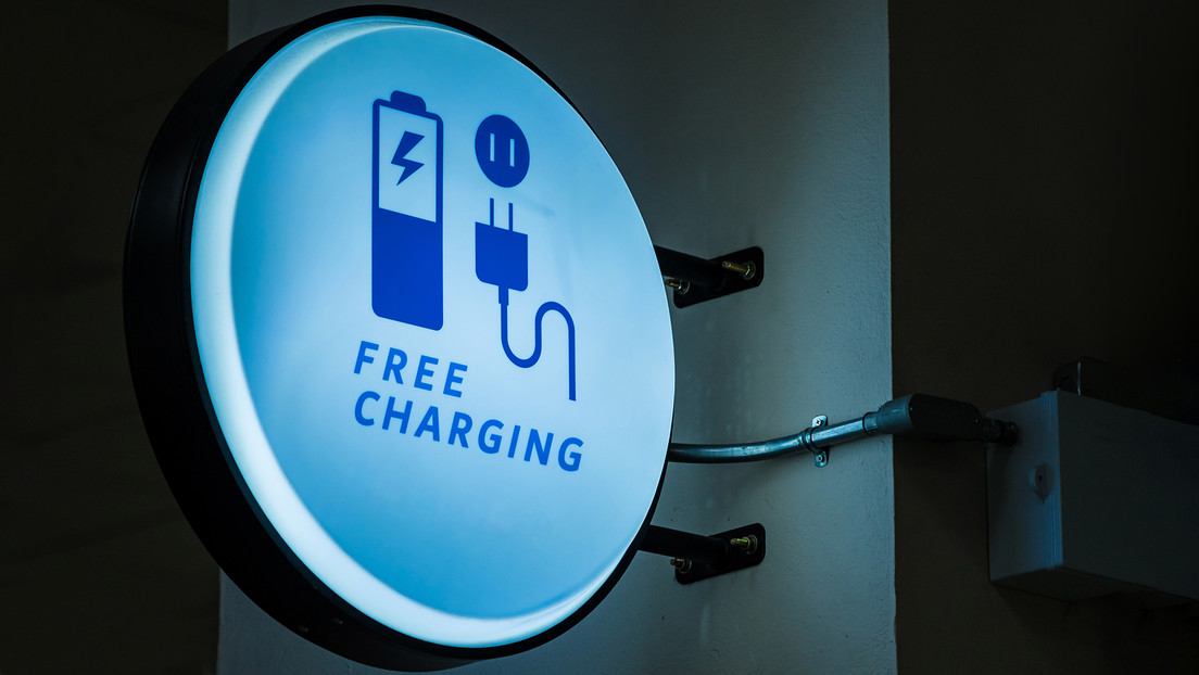 El FBI advierte del riesgo de usar cargadores de teléfono gratuitos