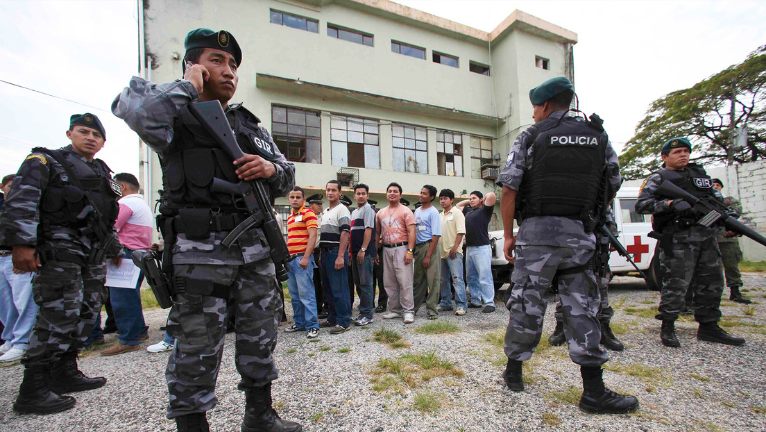 Hallan seis reos muertos en sus celdas en una prisión de Ecuador