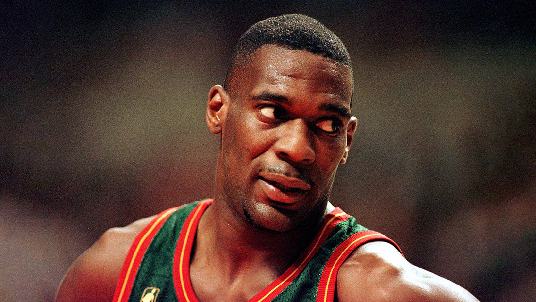 Exestrella de la NBA es acusada de agresión tras un tiroteo en un estacionamiento de EE.UU.