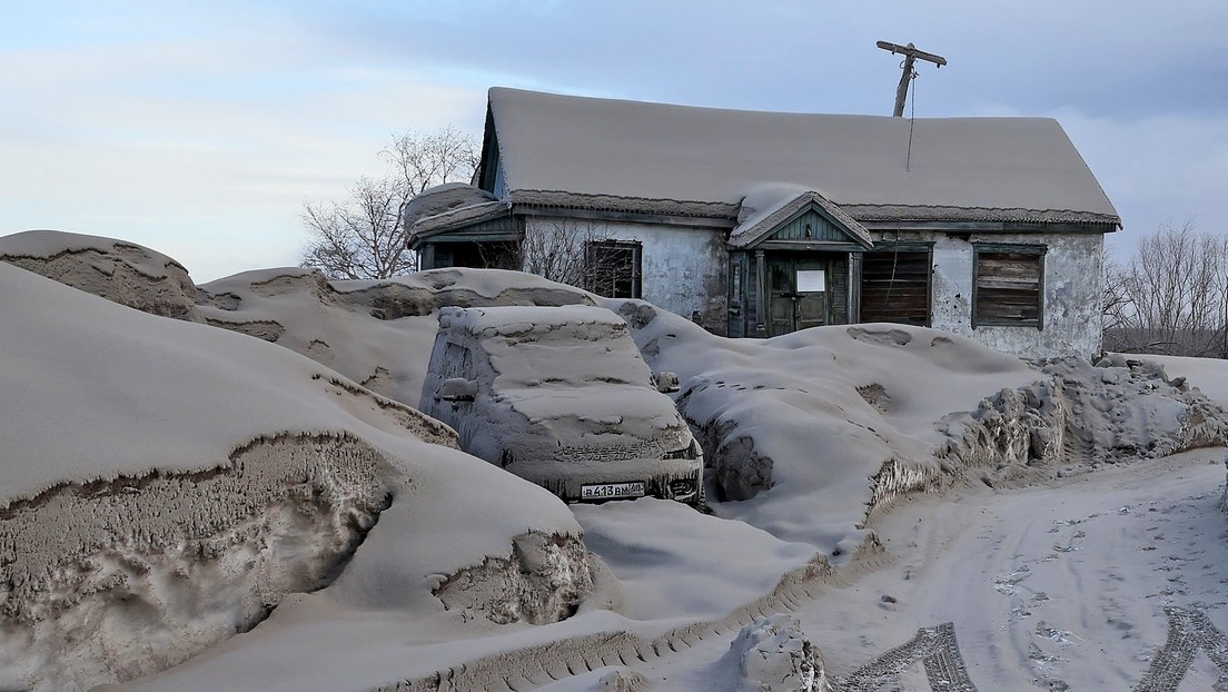 FOTOS: Así se ve un pueblo cubierto de ceniza tras una erupción volcánica en Lejano Oriente Ruso
