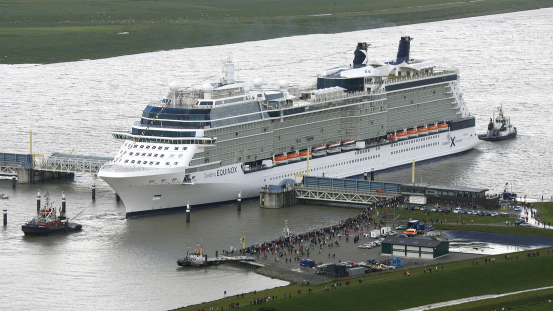 Viuda demanda una línea de cruceros de lujo por dejar el cadáver de su esposo en un refrigerador de bebidas, donde se descompuso
