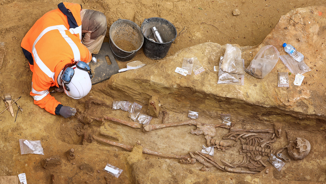 Desentierran en París cerca de 50 tumbas romanas debido a obras viales