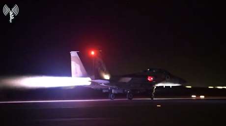 Israel ataca una base y puestos de Hamás en la Franja de Gaza en respuesta al lanzamiento de misiles