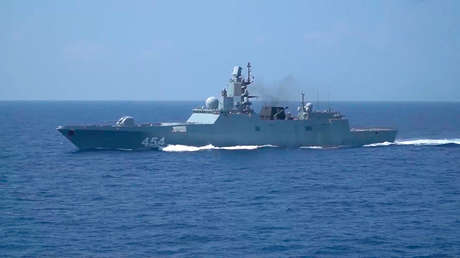 Una fragata rusa portadora de misiles hipersónicos Tsirkón efectúa ejercicios en el mar Rojo