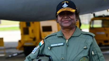 VIDEO: La presidenta de la India vuela en un caza Sukhoi-30 MKI