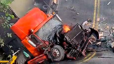 Dos muertos y al menos 15 heridos por el colapso de un puente en Colombia (VIDEOS)