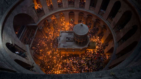 VIDEO: Desciende el Fuego Santo en el Sepulcro de Jerusalén