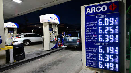 VIDEO: Multitud saquea una tienda en una gasolinera de EE.UU.