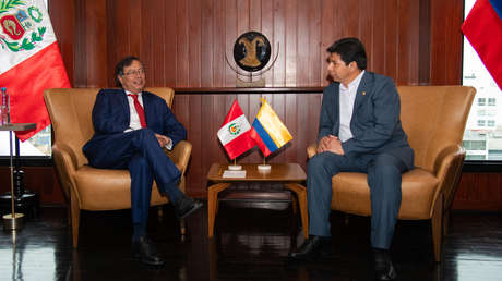 Petro pide "un pacto constituyente" en Perú y condena el "golpe de Estado" a Pedro Castillo