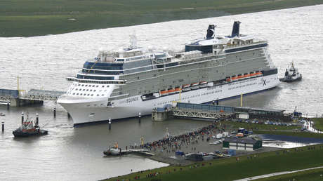 Viuda demanda una línea de cruceros de lujo por dejar el cadáver de su esposo en un refrigerador de bebidas, donde se descompuso