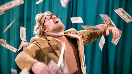 Un hombre gana la lotería tres veces en un año: ¿cuál fue su truco?