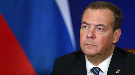 Medvédev: Polonia quiere "devorar los restos de Ucrania"