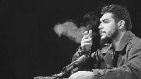 "Un enano de cabeza enorme y tórax henchido": el regreso del colonialismo y del subdesarrollo