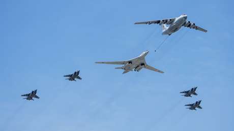 VIDEO: Aviones estratégicos rusos Tu-160 sobrevuelan el mar de Barents y el de Noruega