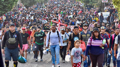 Muere un hondureño en la caravana de migrantes que avanza en el sur de México