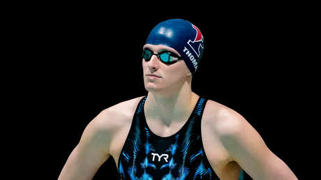 La nadadora transgénero Lia Thomas acusa a sus oponentes de usar el feminismo para impulsar la transfobia