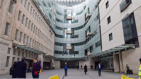 The Guardian se disculpa por una viñeta 'antisemita' sobre el expresidente de la BBC