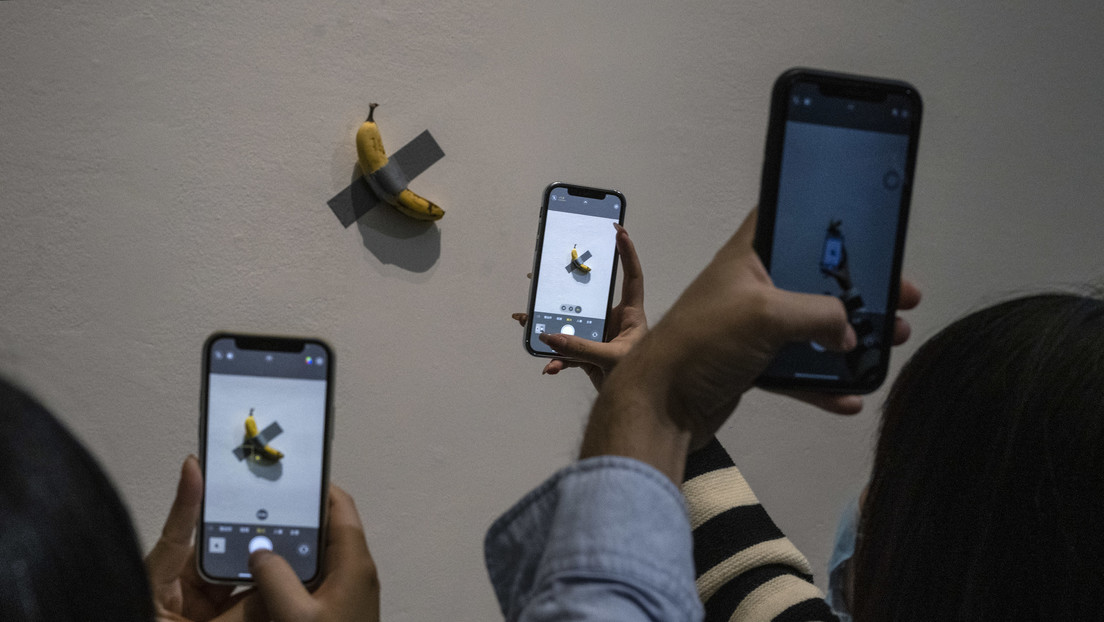 Un estudiante se come una obra de arte valorada en más de 100.000 dólares (VIDEO)