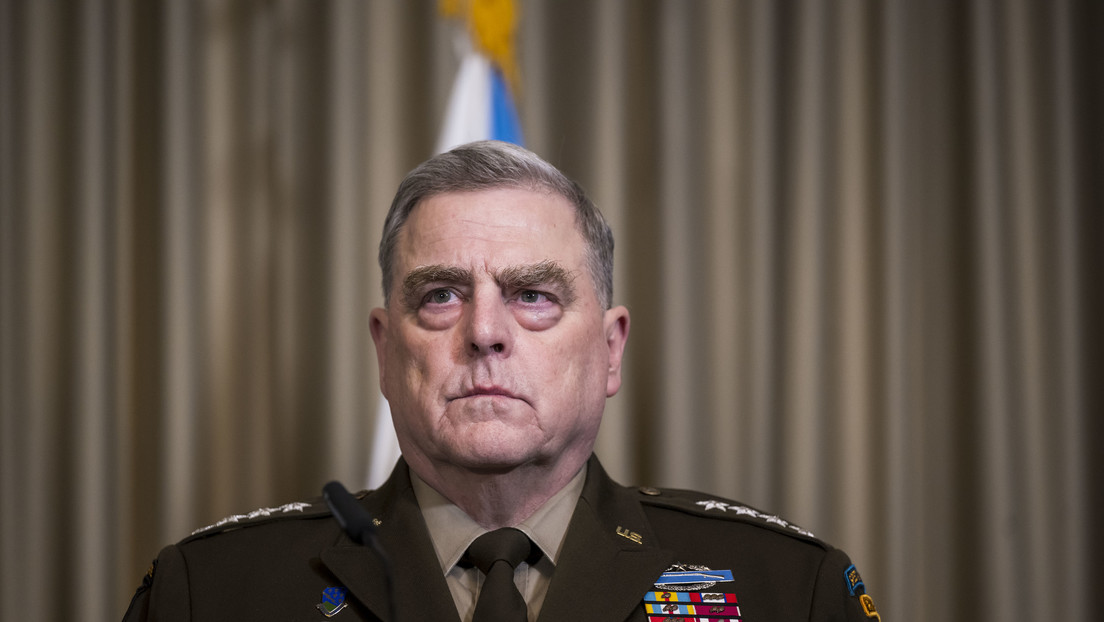 Un iPhone o un reloj GPS podrían convertirse en dispositivos con fines bélicos, asegura máximo militar de EE.UU.