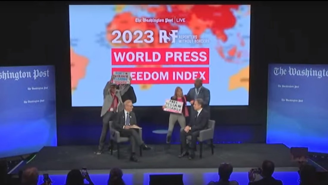 VIDEO: Activistas interrumpen una charla de Blinken y piden la liberación de Assange