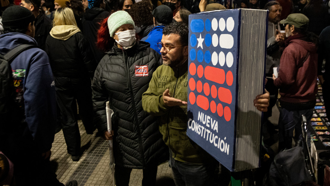 Entre el desánimo y la división, Chile elige a consejeros que redactarán la propuesta de Constitución