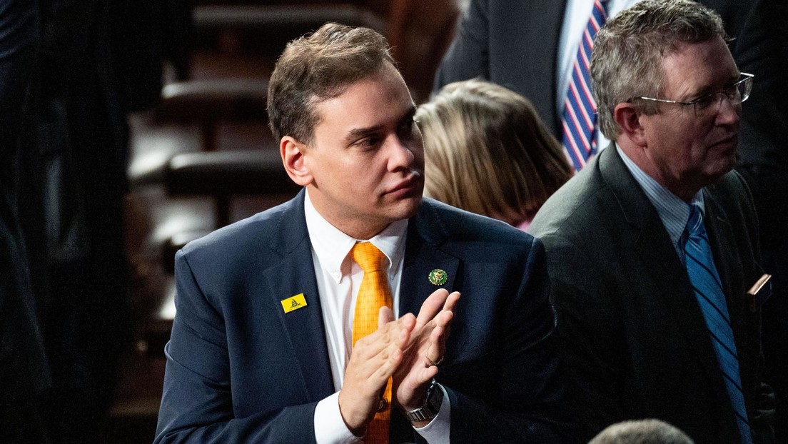 Reportan que el Departamento de Justicia de EE.UU. presenta cargos contra el congresista que inventó su currículum