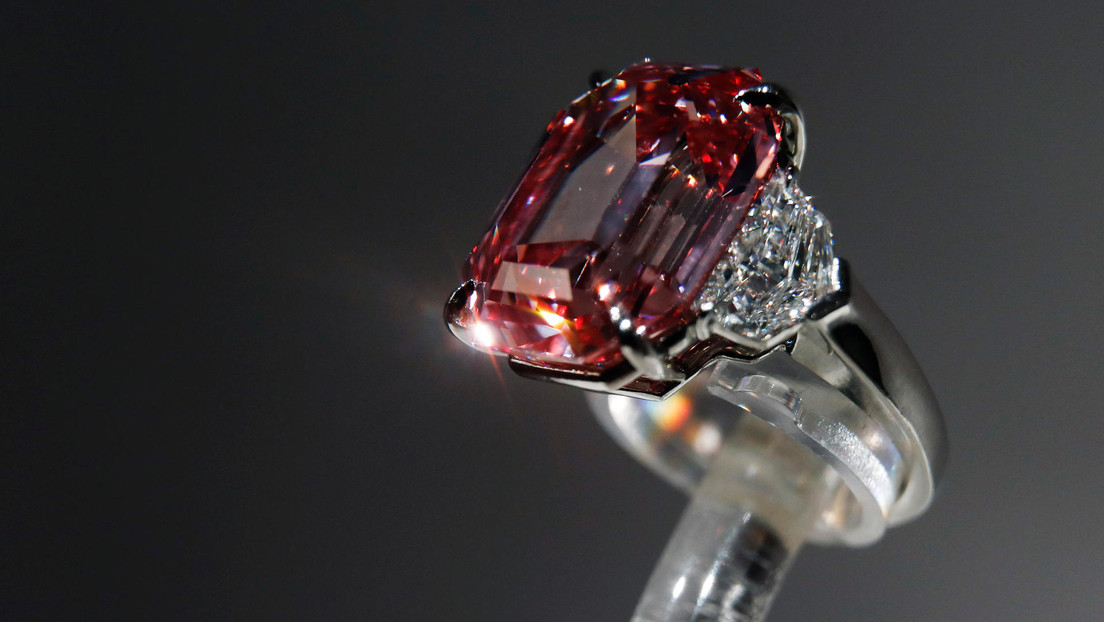 Subastan 700 joyas vinculadas a un magnate de la época nazi pese a las protestas de la comunidad judía