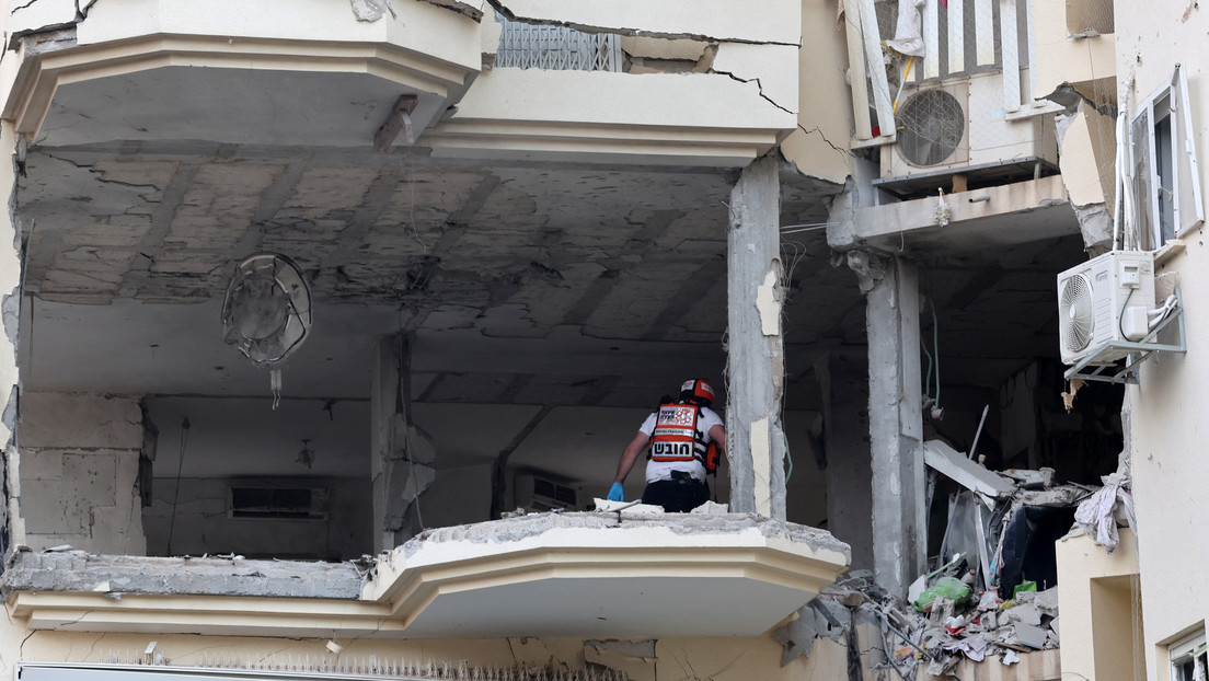 Un muerto y varios heridos al impactar un cohete contra un edificio residencial cerca de Tel Aviv