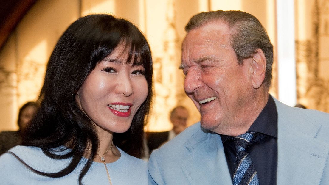 Despiden a la esposa de un excanciller alemán por visitar la Embajada rusa en Berlín el Día de la Victoria sobre el nazismo