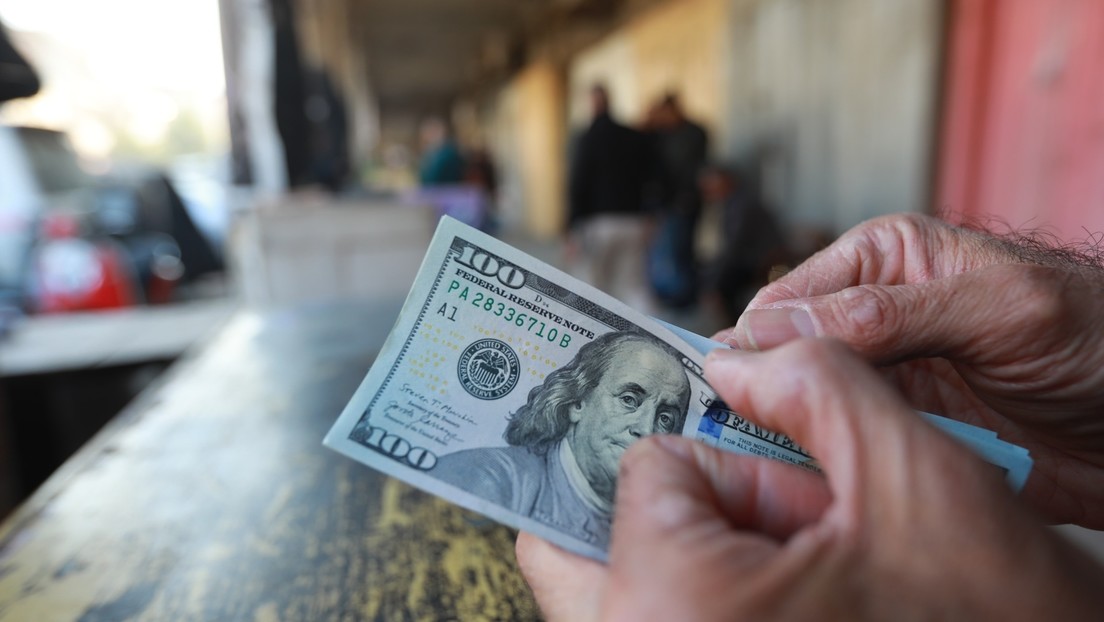 Irak prohíbe las transacciones en dólares estadounidenses