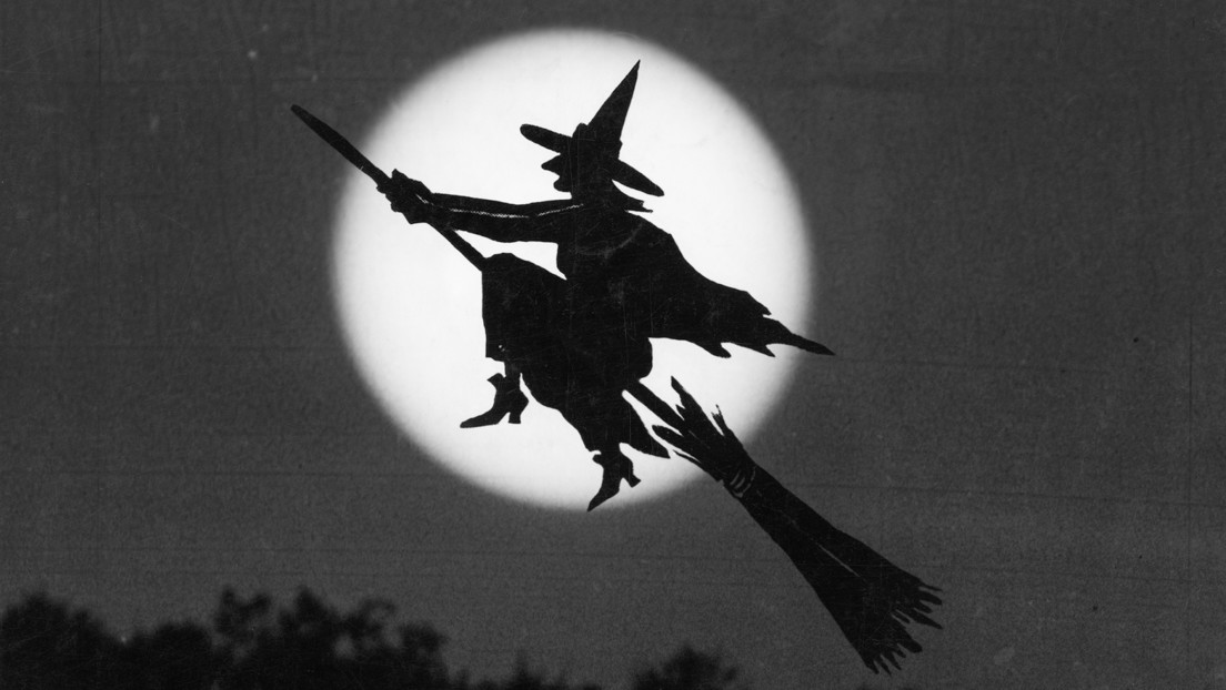 Absuelven en EE.UU. a 12 condenados por tener "familiaridad con el diablo" más de 370 años después