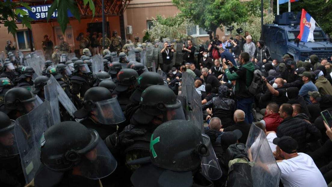 Más de 50 serbios heridos tras enfrentamiento con autoridades de Kosovo