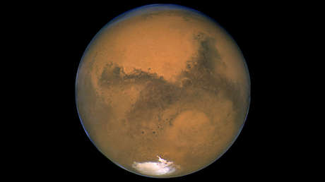 Explorador chino encuentra signos de agua reciente en dunas de arena de Marte