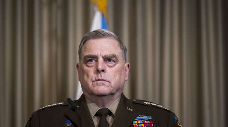 Un iPhone o un reloj GPS podrían convertirse en dispositivos con fines bélicos, asegura máximo militar de EE.UU.