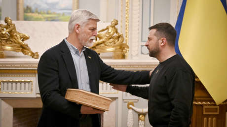 El presidente checo le regala a Zelenski una pistola