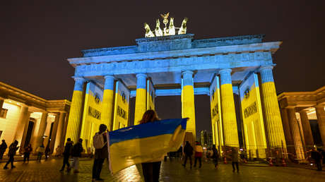 Berlín levanta el veto a la bandera ucraniana, pero no a la rusa para el Día de la Victoria