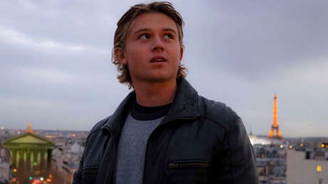 Un surfista se enfrenta a 40 latigazos y 5 años de cárcel por agredir, borracho y desnudo, a ciudadanos en Indonesia