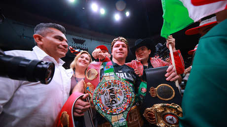 'Canelo' Álvarez defiende sus coronas de peso supermediano al derrotar a John Ryder