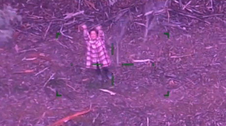 Una mujer se extravía en un matorral australiano y sobrevive 5 días a base de paletas de caramelo y vino (VIDEO)