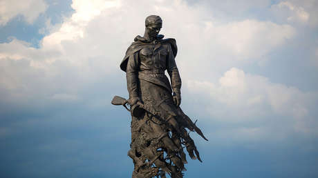 En este Día de la Victoria, mirando como vuelan las grullas