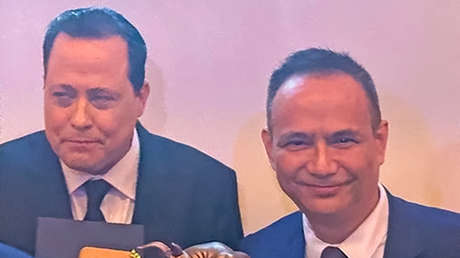 Chinos asisten a un evento en EE.UU. para conocer a Elon Musk (pero se topan con un impostor)