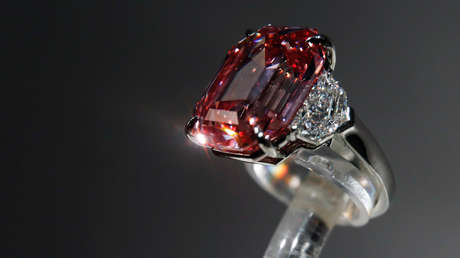 Subastan 700 joyas vinculadas a un magnate de la época nazi pese a las protestas de la comunidad judía