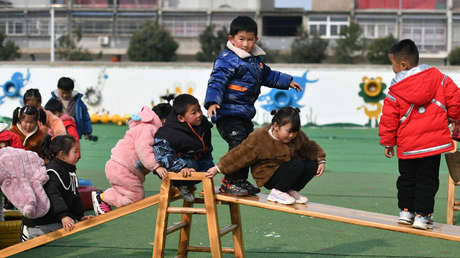 Сómo China busca crear una nueva cultura del matrimonio y la maternidad tras disminución de su población