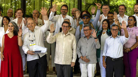 Gobierno de Colombia y ELN retoman diálogo tras "pausa" anunciada por declaraciones de Petro