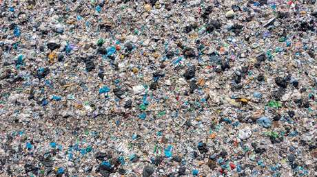 Imagen satelital muestra la gigantesca 'mancha' de un vertedero de ropa en un desierto de Chile