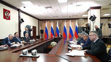 Putin: "Nuestros rivales son imbéciles con pensamiento neocolonial" (VIDEO)